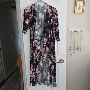 LuLaRoe Black and Pink Crepe Shirley Kimono/Layering Piece -Small